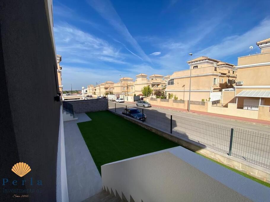 Beautiful New South Facing Bungalow With Large Terrace Dehesa de Campoamor  Bagian luar foto